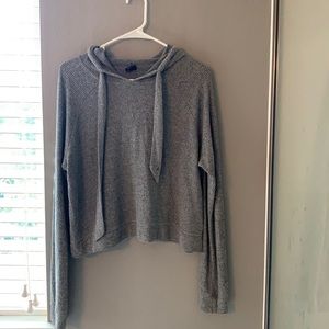 Size medium gray cropped hoodie. Light weight.